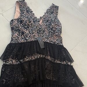 BCBGMaxAzria Black and Cream Lace Midi Dress😍
